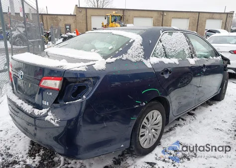 2014 Toyota Camry Hybrid Le z USA, uszkodzony, nr VIN 4T1BD1FK9EU141463